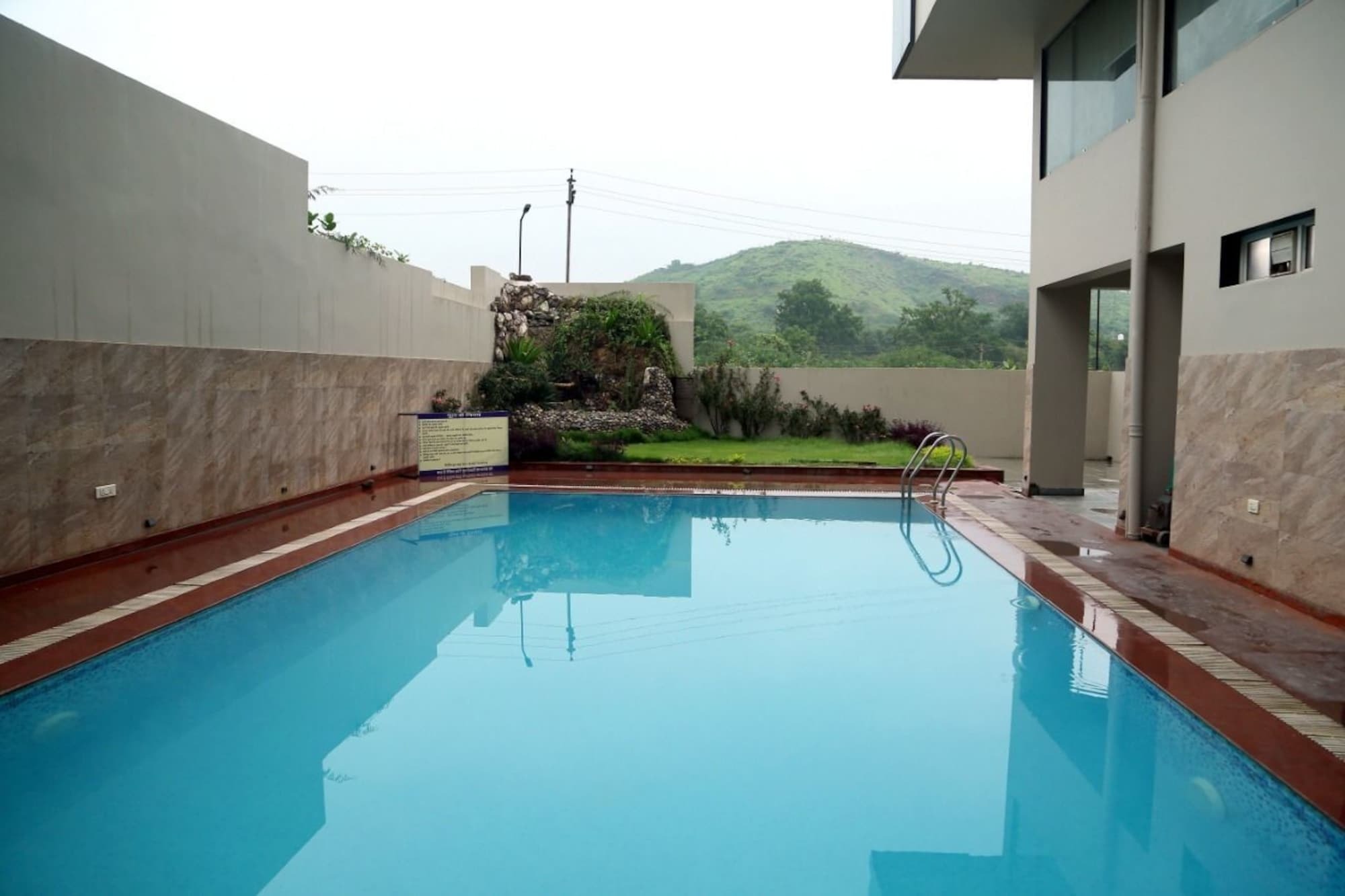 Tulip Le Grand Hotel Udaipur Kültér fotó