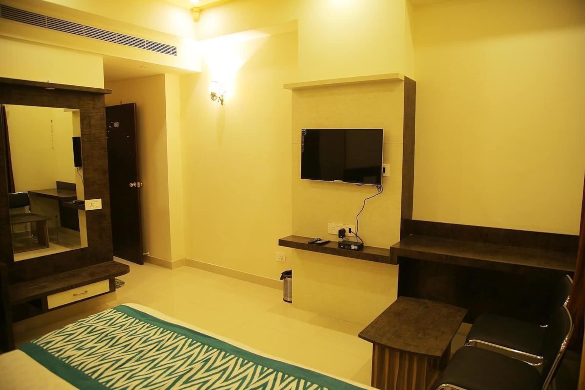 Tulip Le Grand Hotel Udaipur Kültér fotó